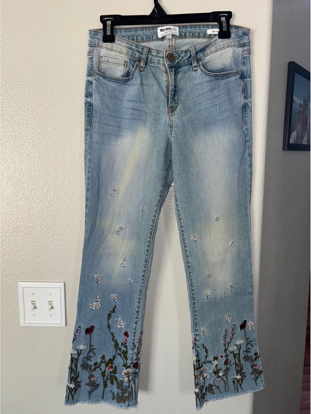 William Rast Embroidered Floral Rhinestone Crop Flare Jeans Size 28 / Junior